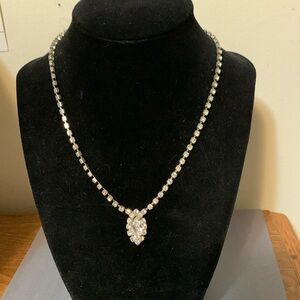 Beautiful sparkly necklace 15”